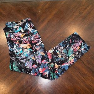 EUC Lululemon 19” F/F Leggings in Color Crush Multi size 10